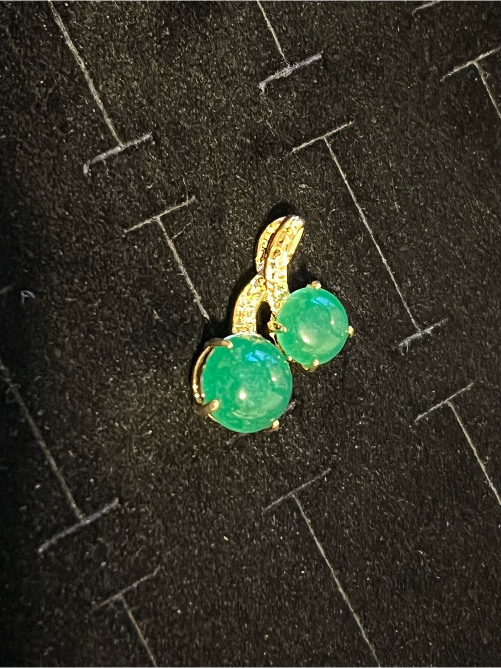 Gold-Plated Green Jade Gemstone Pendant - Elegant Women’s Jewelry